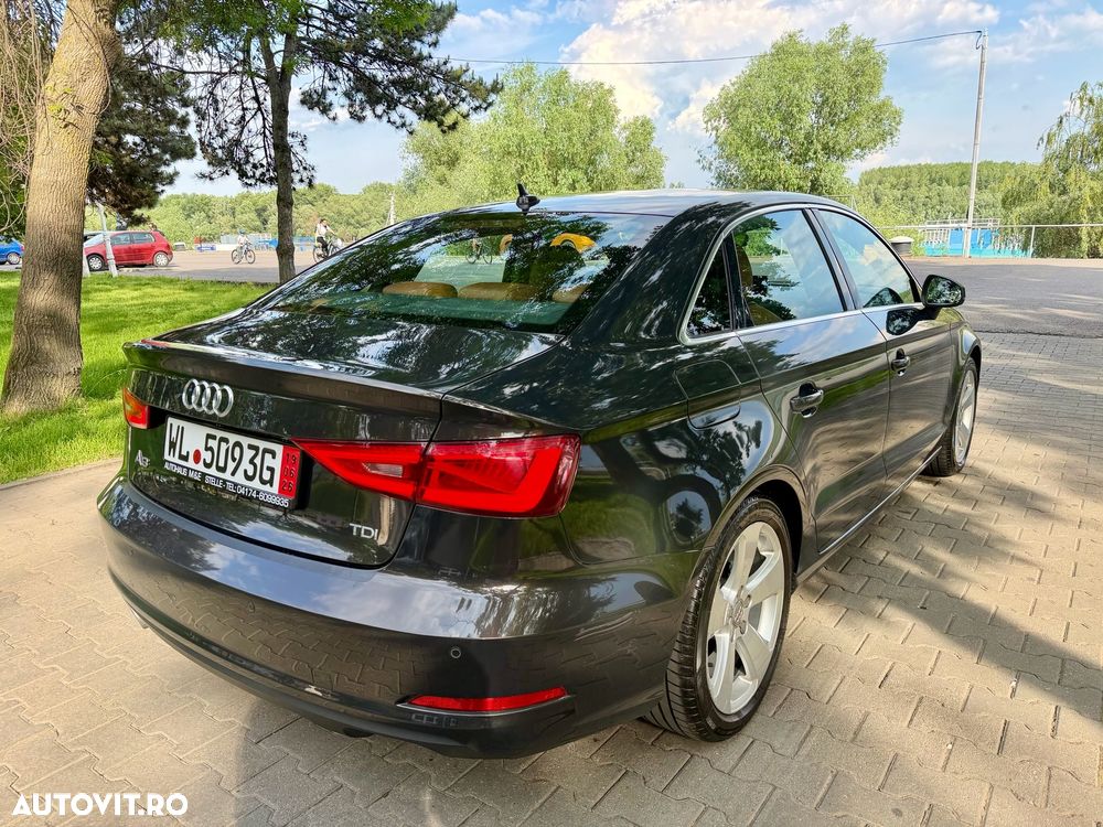 Audi A3 2.0 TDI Stronic Ambiente - 4