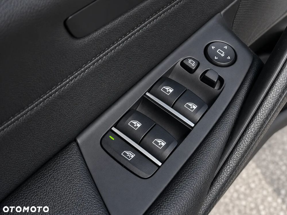 BMW Seria 5 530i xDrive Sport Line - 16