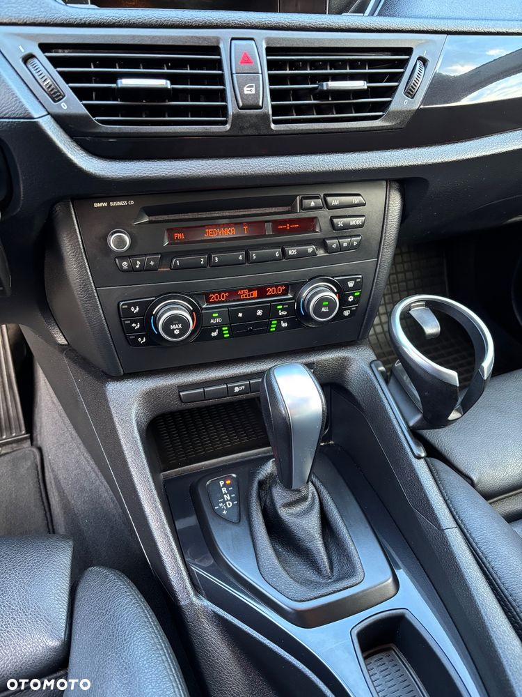 BMW X1 sDrive18i Sport Line - 24