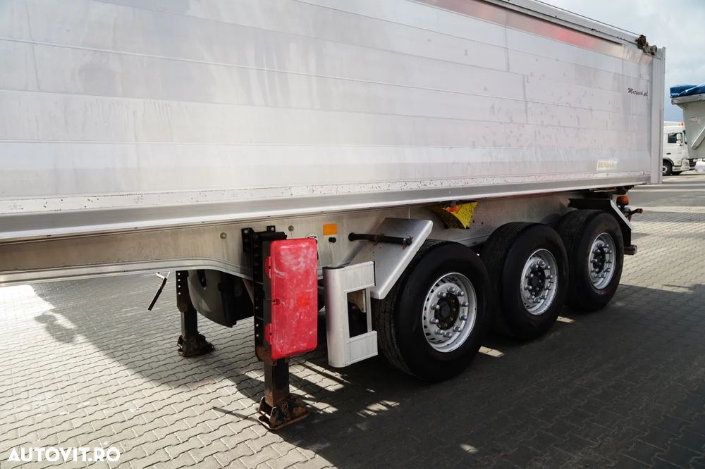 Benalu BENALU / 27 m3 / ALUMINIU / AXĂ RIDICATĂ / GREUTATE: 5.100 KG / PERDĂ ELECTRICĂ - 10