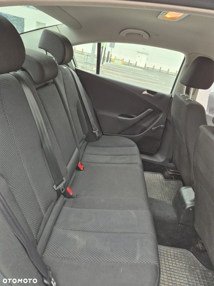 Volkswagen Passat 1.8 TSI Comfortline - 18