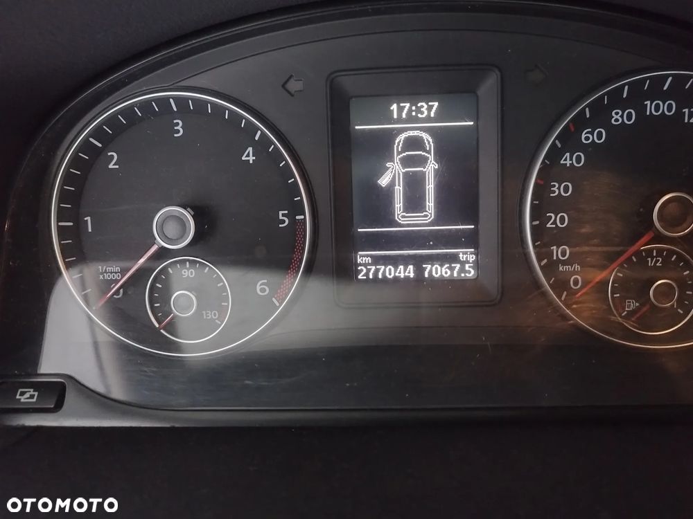 Volkswagen Touran - 12