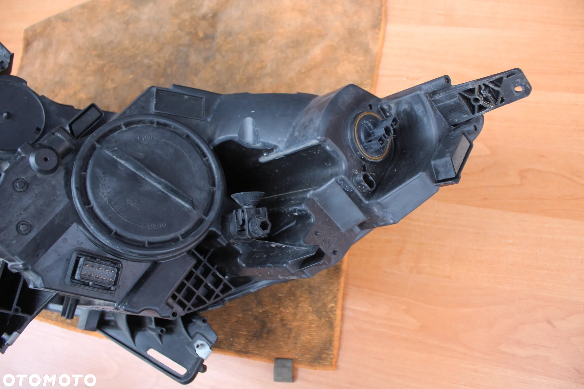 LAMPA PRAWA PRZEDNIA SOCZEWKA OPEL ZAFIRA C EUROPA ORYGINALNA !!!BARDZO ŁADNA!!! DEMONTAŻ 13399859 - 12