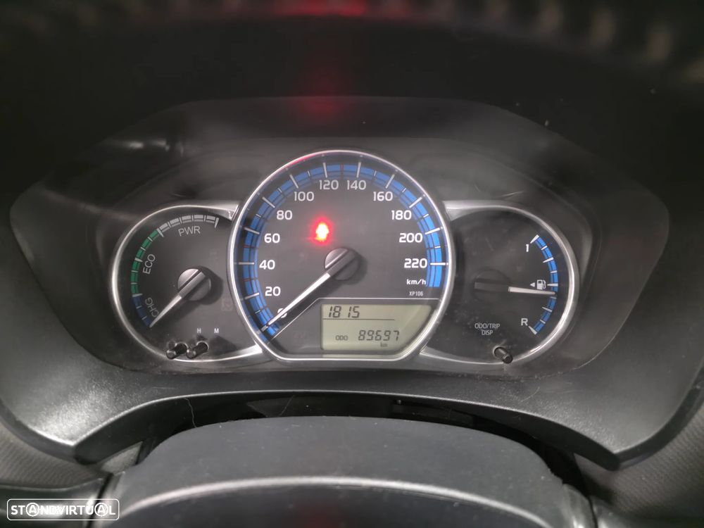 Toyota Yaris 1.5 HSD Comfort+P.Style - 52