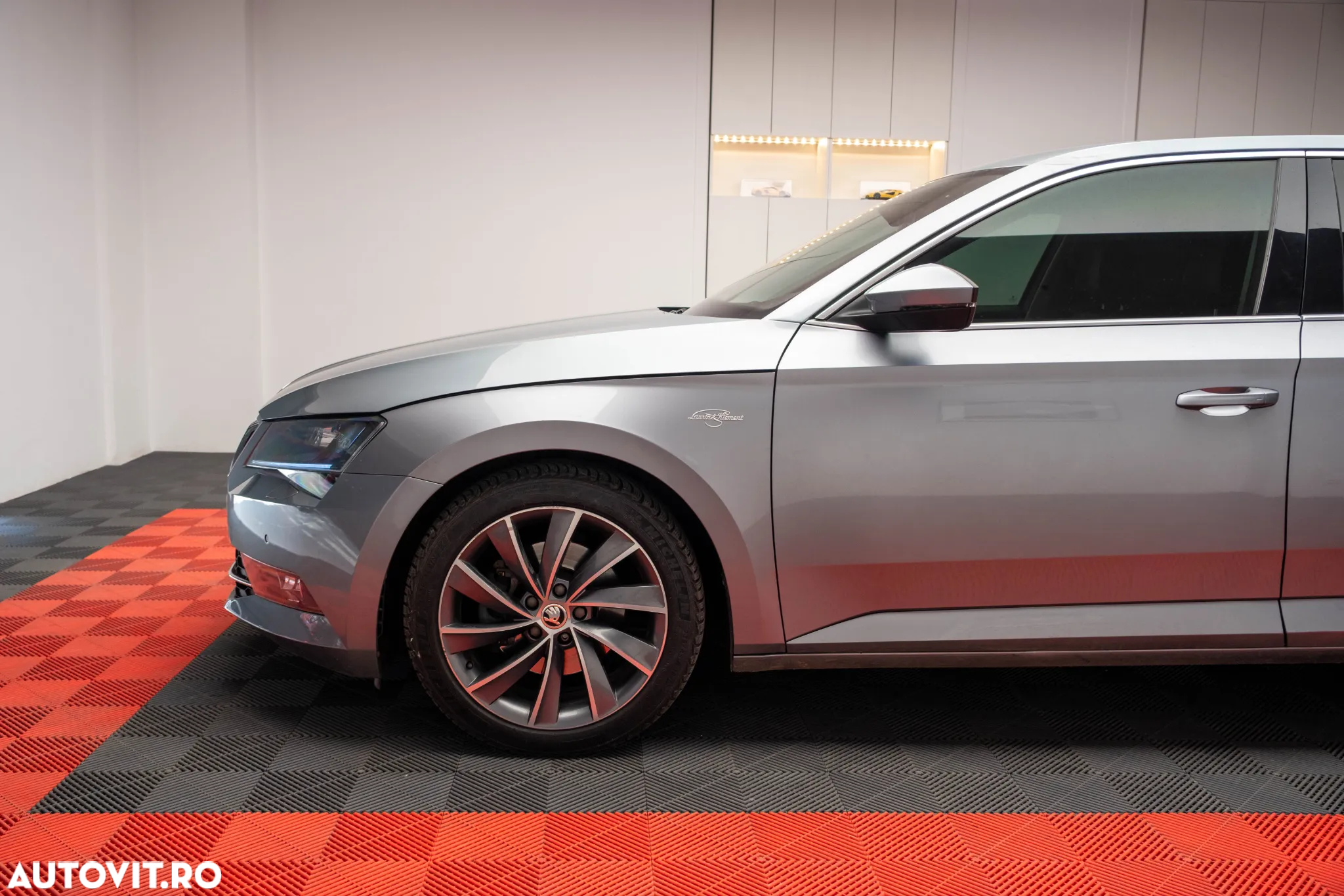 Skoda Superb 2.0 TDI DSG 4X4 Laurin & Klement - 19