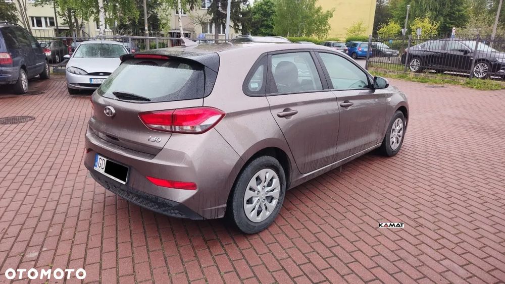 Hyundai i30 1.5 DPI Classic + - 17