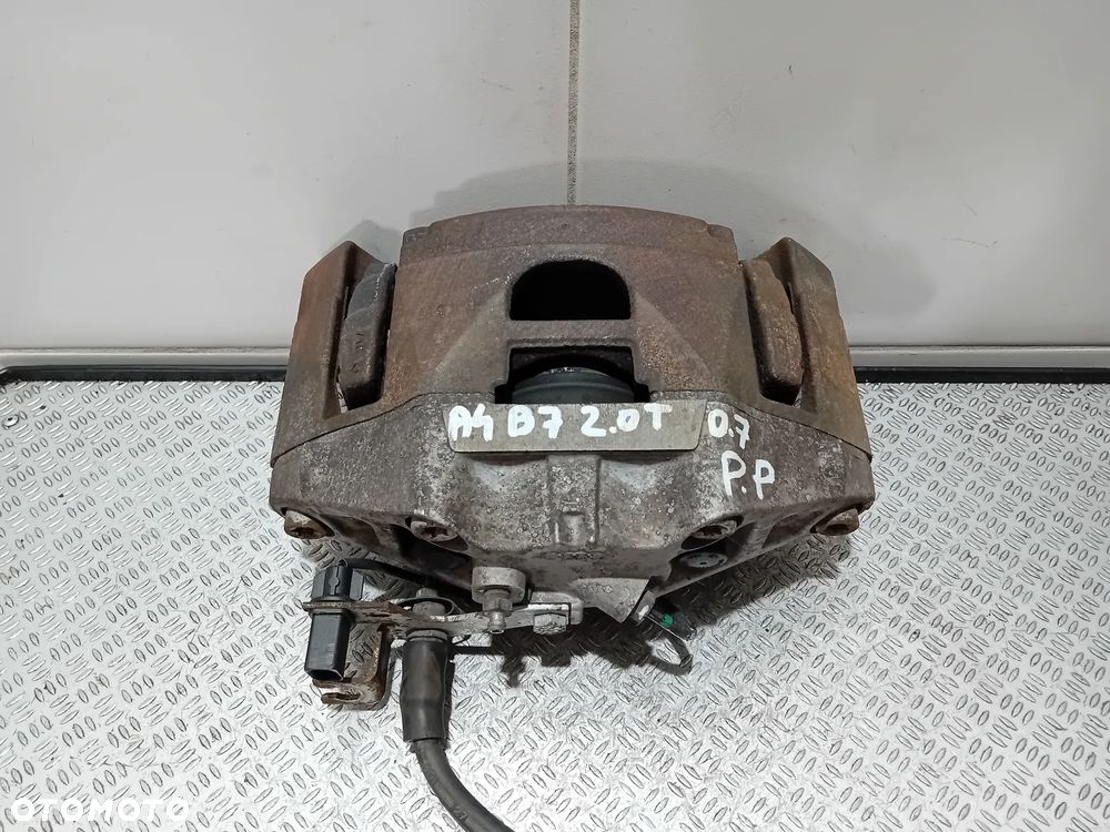 zacisk hamulcowy prawy przód  Audi A4 B7 2.0 TFSI 2007 - 1