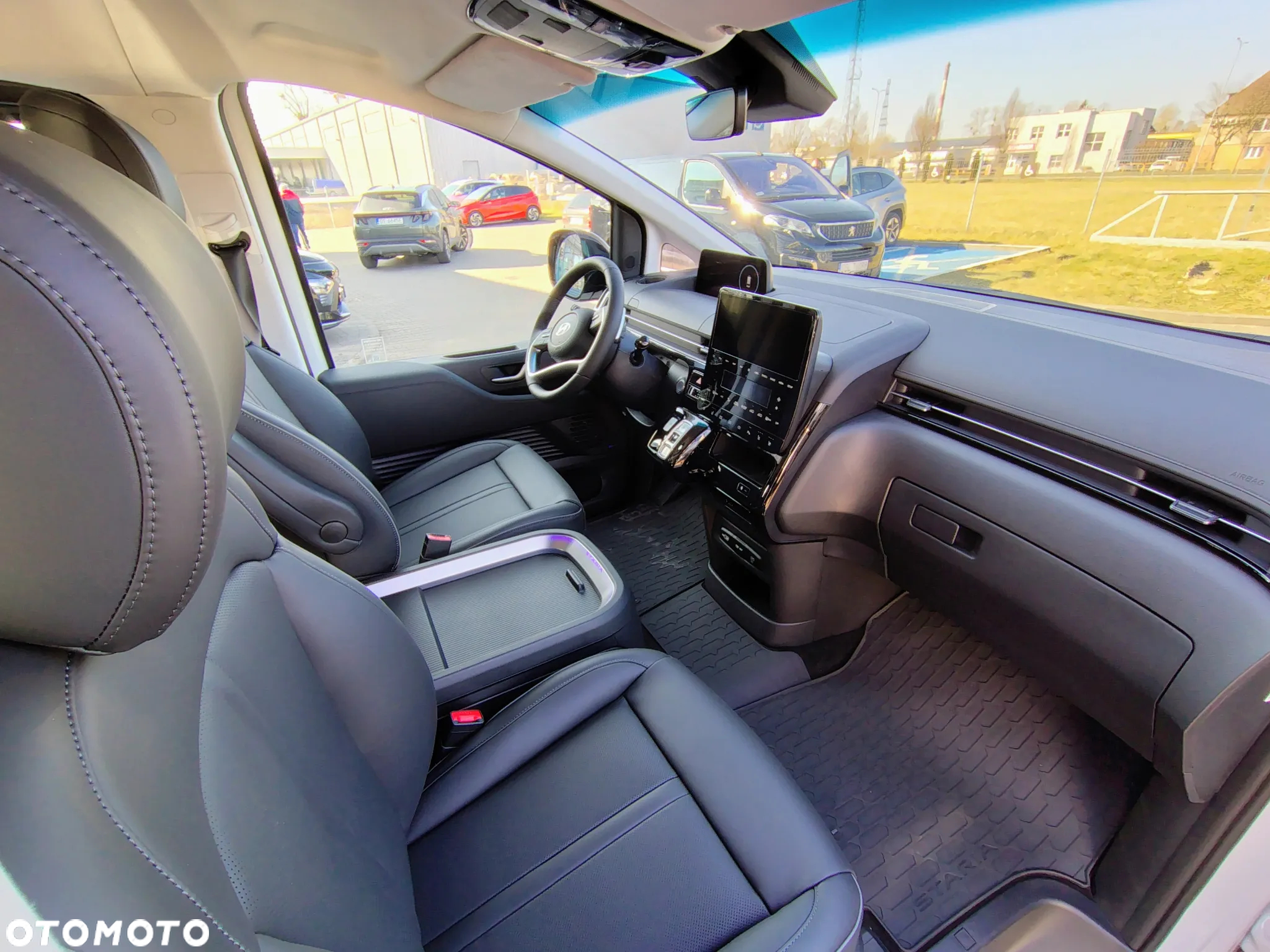 Hyundai Staria 1.6 T-GDI HEV Luxury - 28