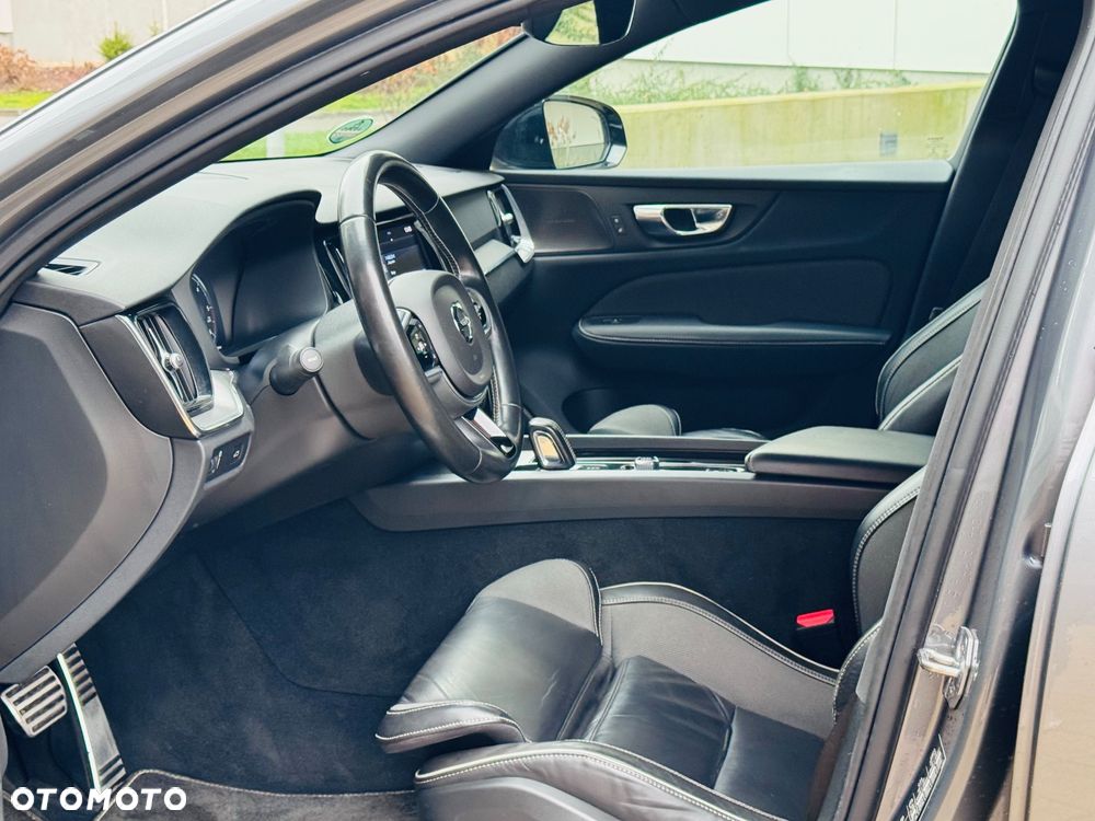 Volvo V60 D4 AWD R-Design - 23