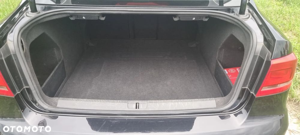 Volkswagen Passat - 15