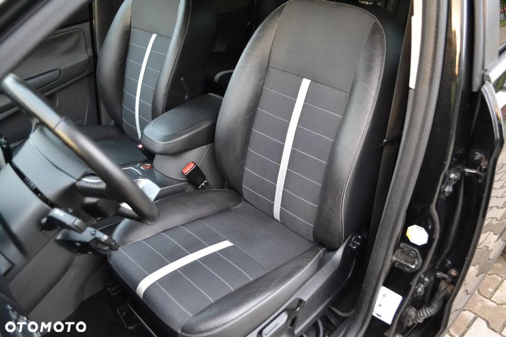 Ford Kuga 2.5 4x4 Titanium - 27