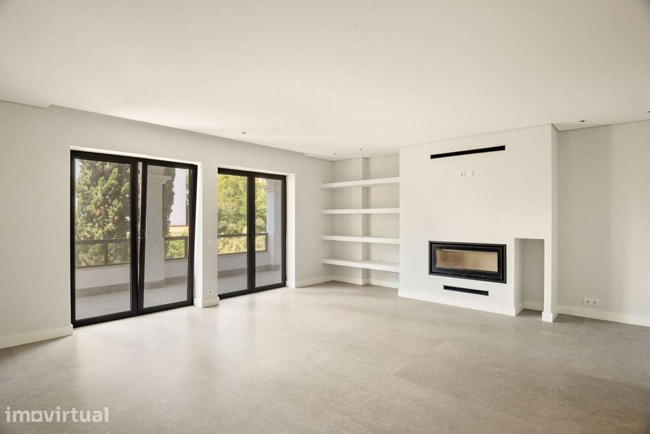 Apartamento T4 com estacionamento, Monte Estoril, Cascais