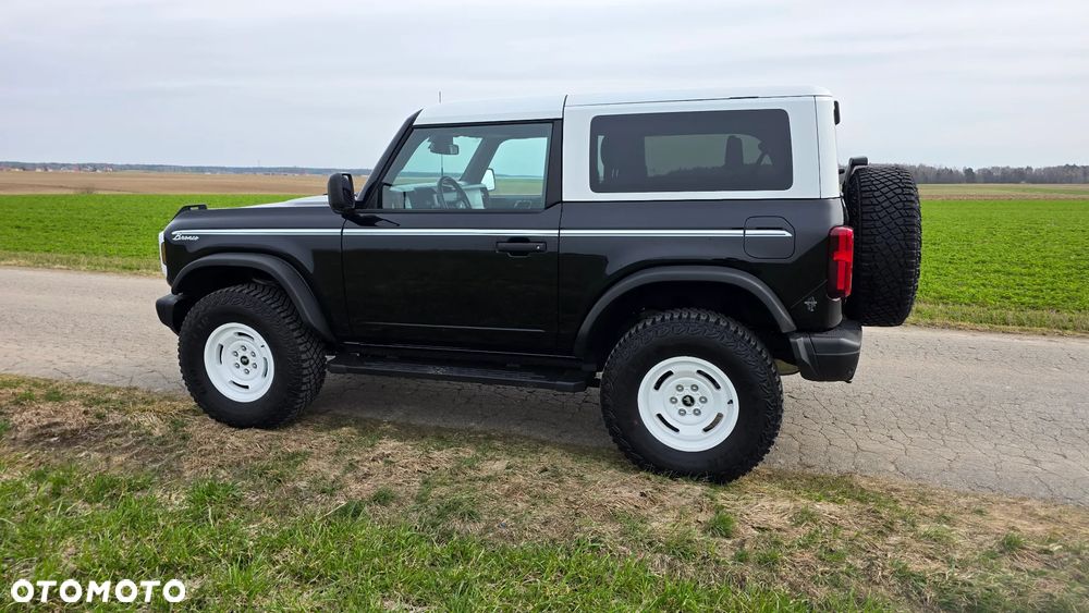 Ford Bronco - 1