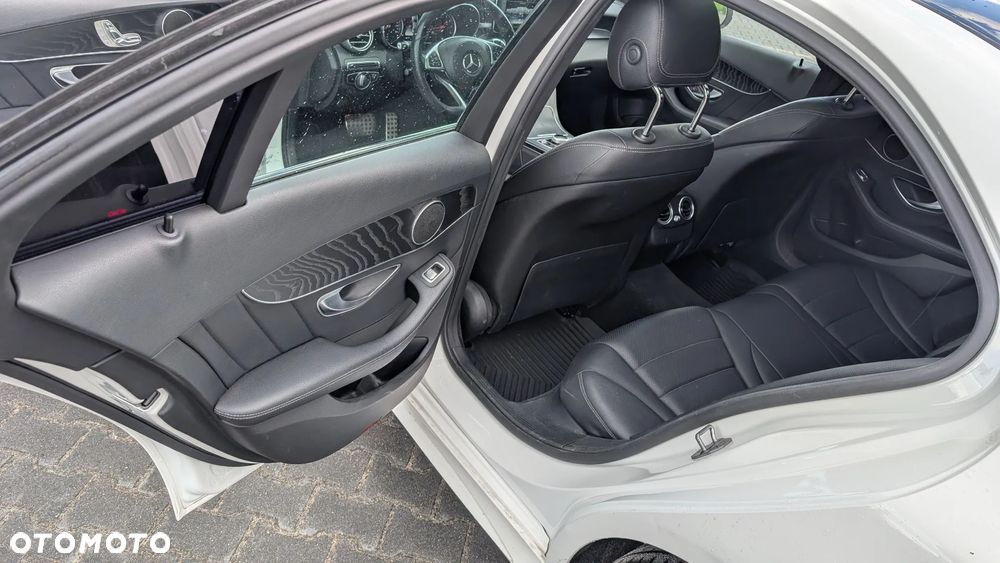 Mercedes-Benz Klasa C 300 7G-TRONIC AMG Line - 9