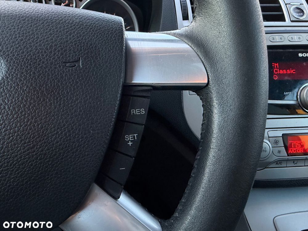 Ford Kuga 2.5 4x4 Titanium - 19