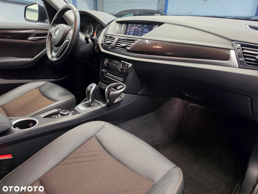 BMW X1 sDrive18d xLine - 32