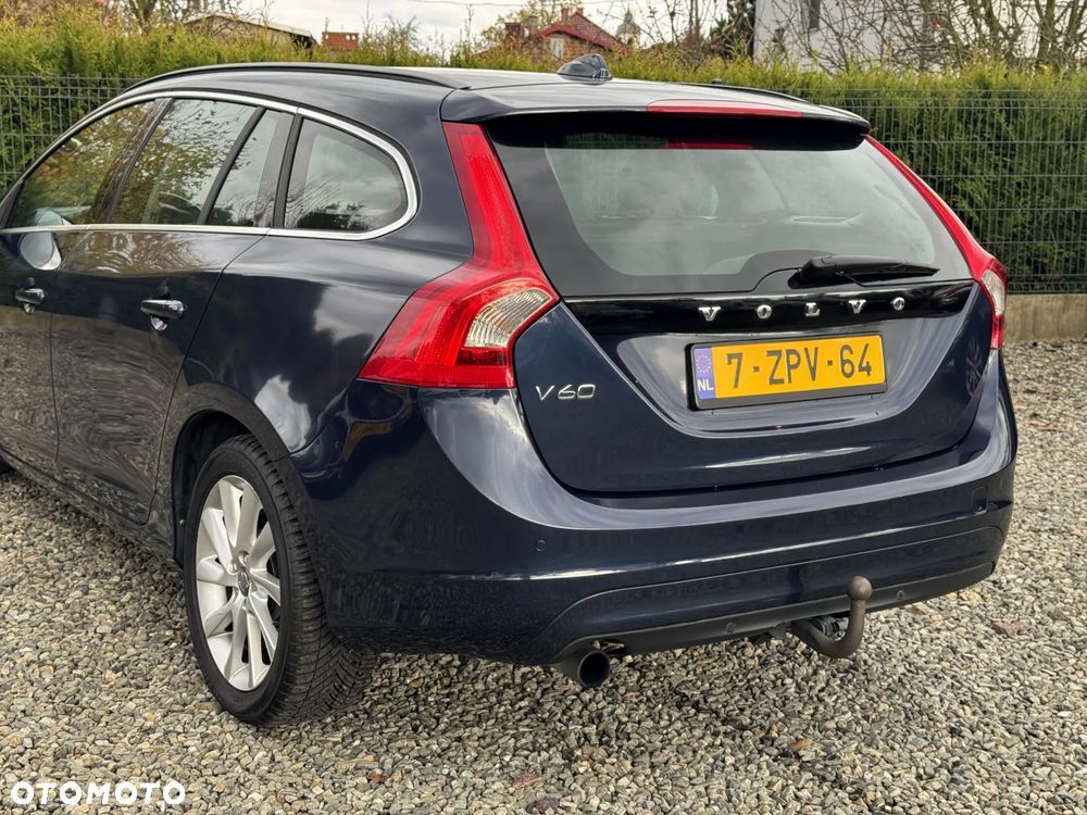 Volvo V60 D2 Summum - 33
