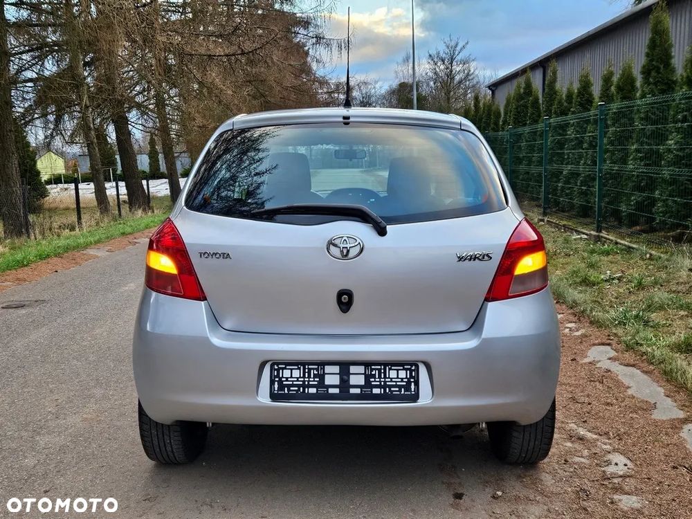 Toyota Yaris - 10