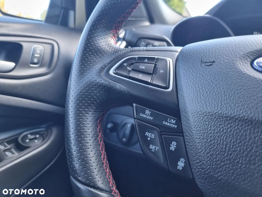 Ford Kuga 2.0 TDCi 2x4 ST-Line - 19