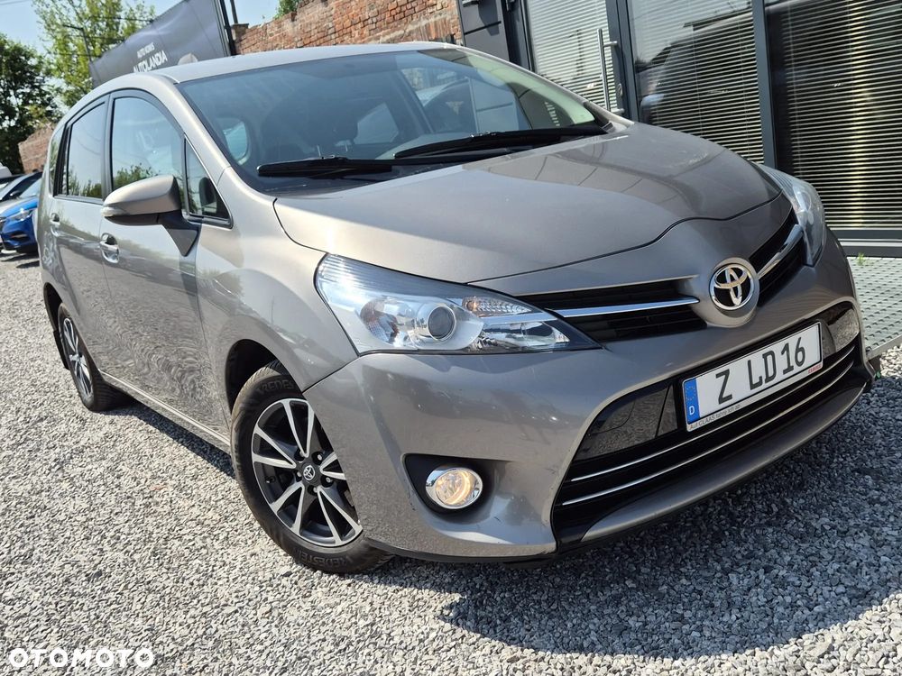Toyota Verso 1.6 D-4D Prestige - 19
