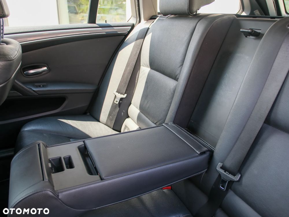 BMW Seria 5 520d - 30