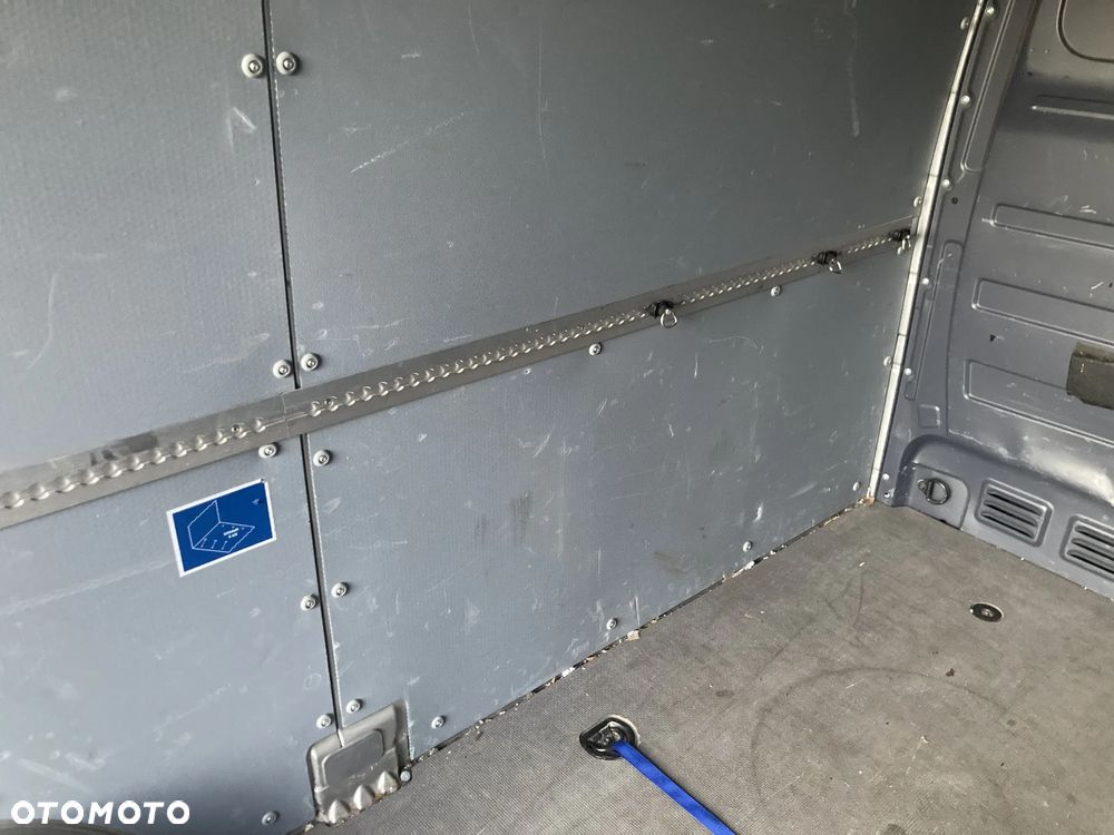 Mercedes-Benz Sprinter - 11