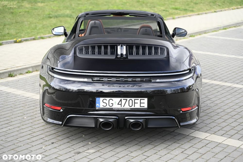 Porsche 911 Carrera 4 GTS - 9