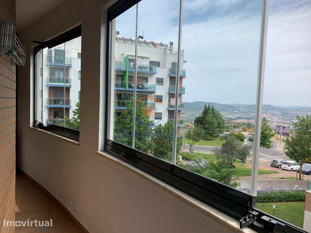 Apartamento T2 c/ Parqueamento e Arrecadação | Jardim da Amoreira, ... - Grande imagem: 3/36