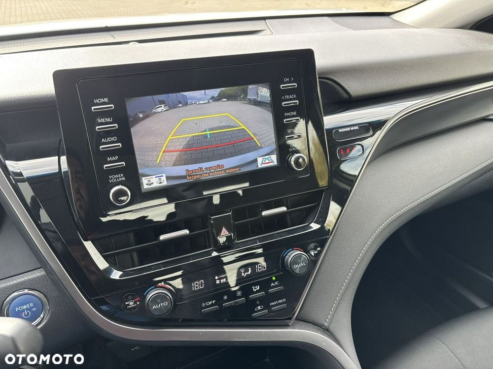 Toyota Camry 2.5 Hybrid Comfort CVT - 24