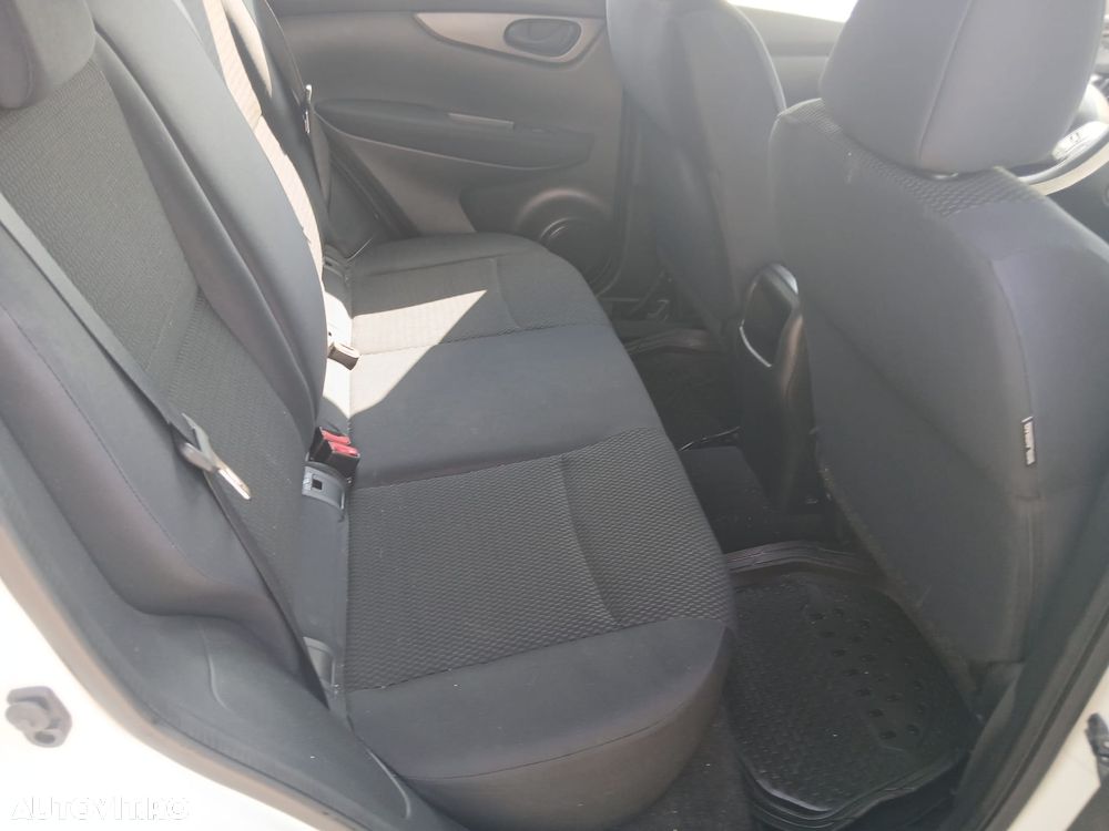 Nissan Qashqai 1.2 DIG-T TEKNA - 11