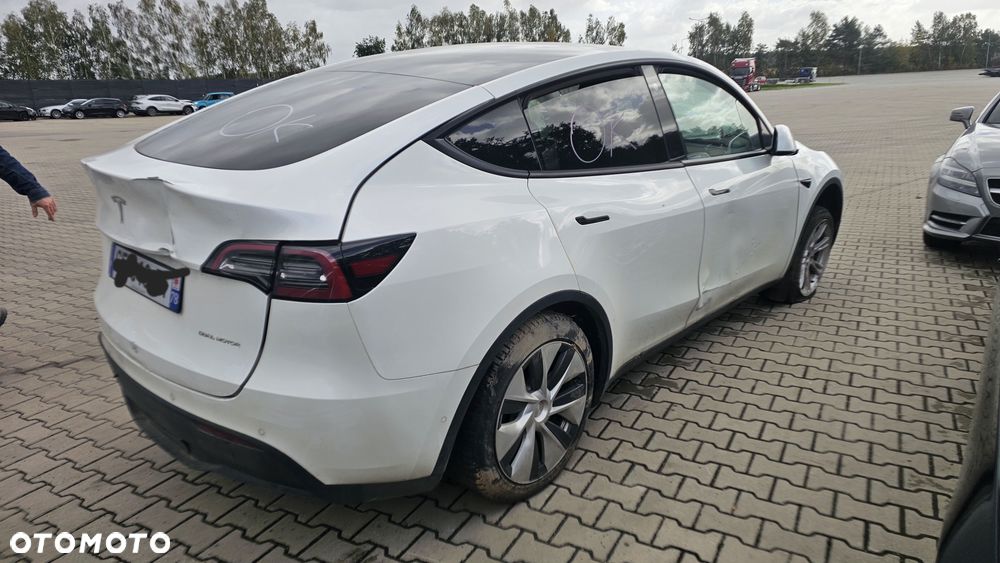 Tesla Y Model Long Range Dual Motor AWD - 3