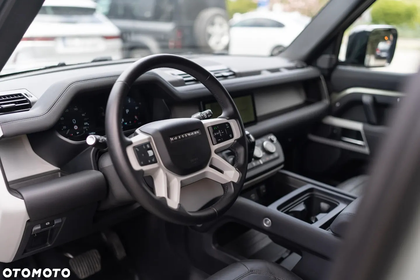 Land Rover Defender - 5