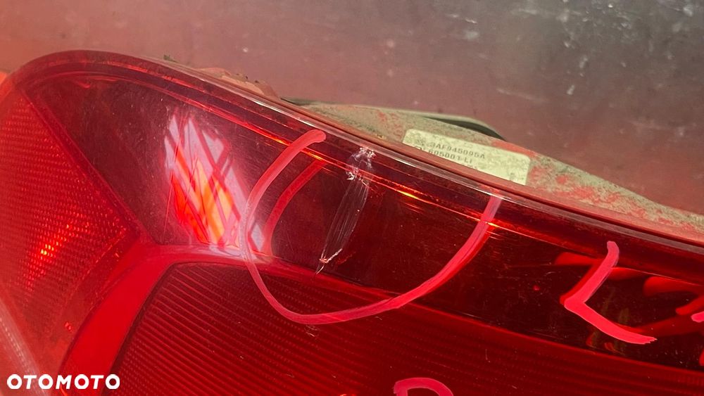 LAMPA TYŁ LEWA W BŁOTNIK VW PASSAT B7 KOMBI - 3