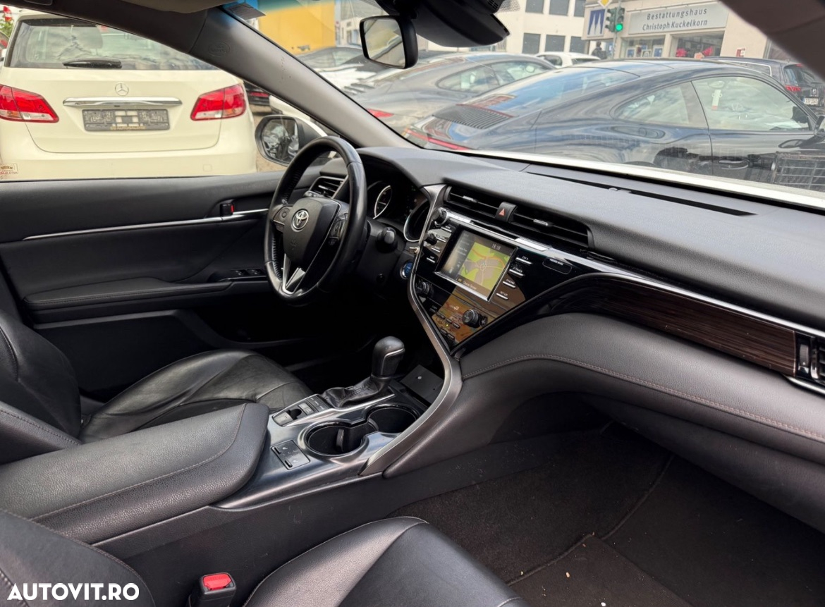 Toyota Camry 2.5 Hybrid Business - 23