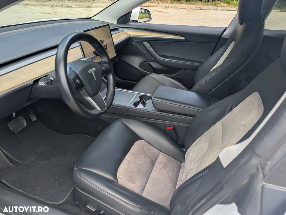 Tesla Model 3 - 8