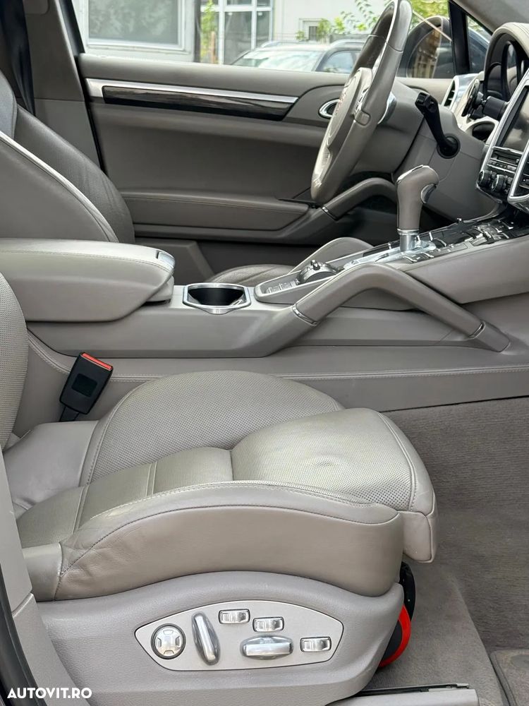Porsche Cayenne 3.0 L V6 - 23