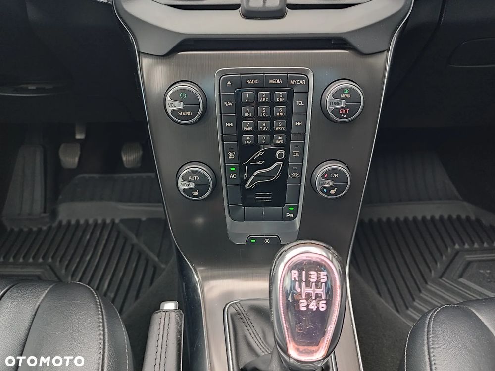 Volvo V40 T2 Summum - 18