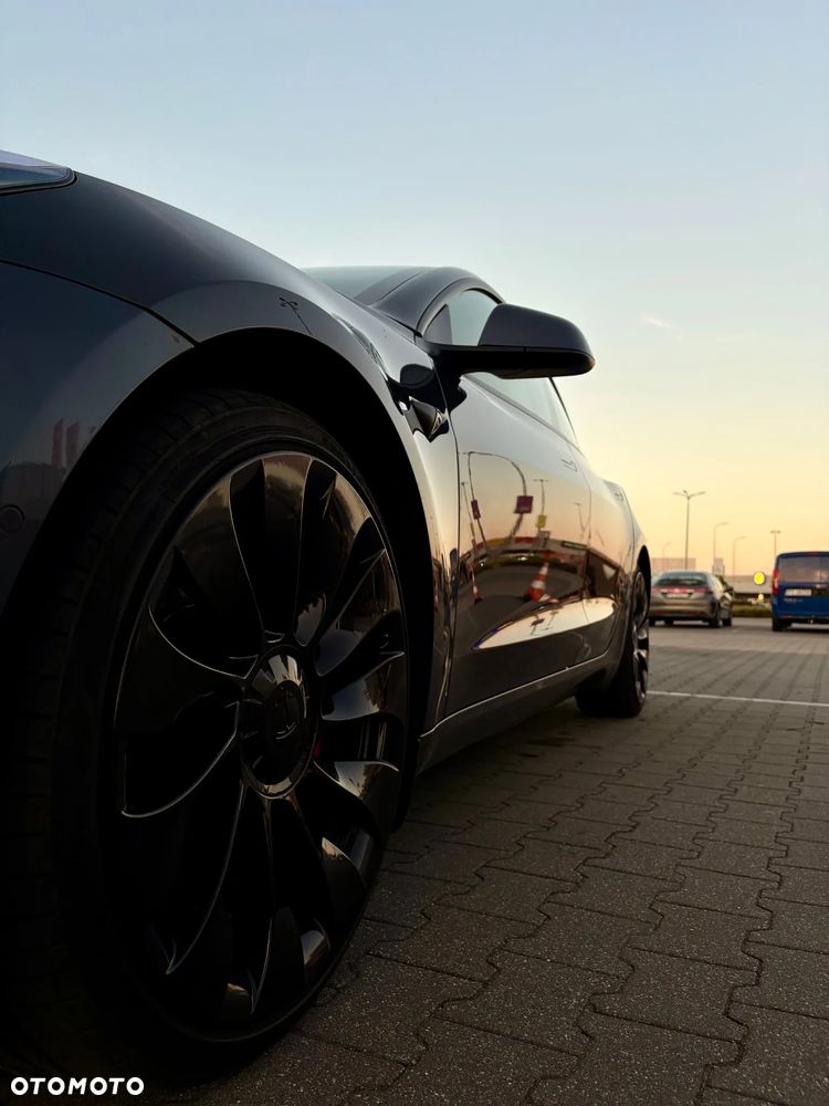 Tesla Model 3 - 6