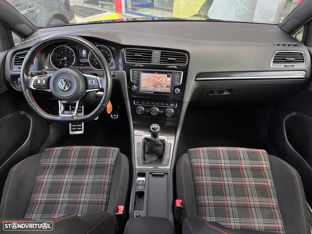 VW Golf 2.0 TSi GTi - 33