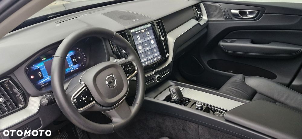 Volvo XC 60 B5 AWD Plus Dark - 12
