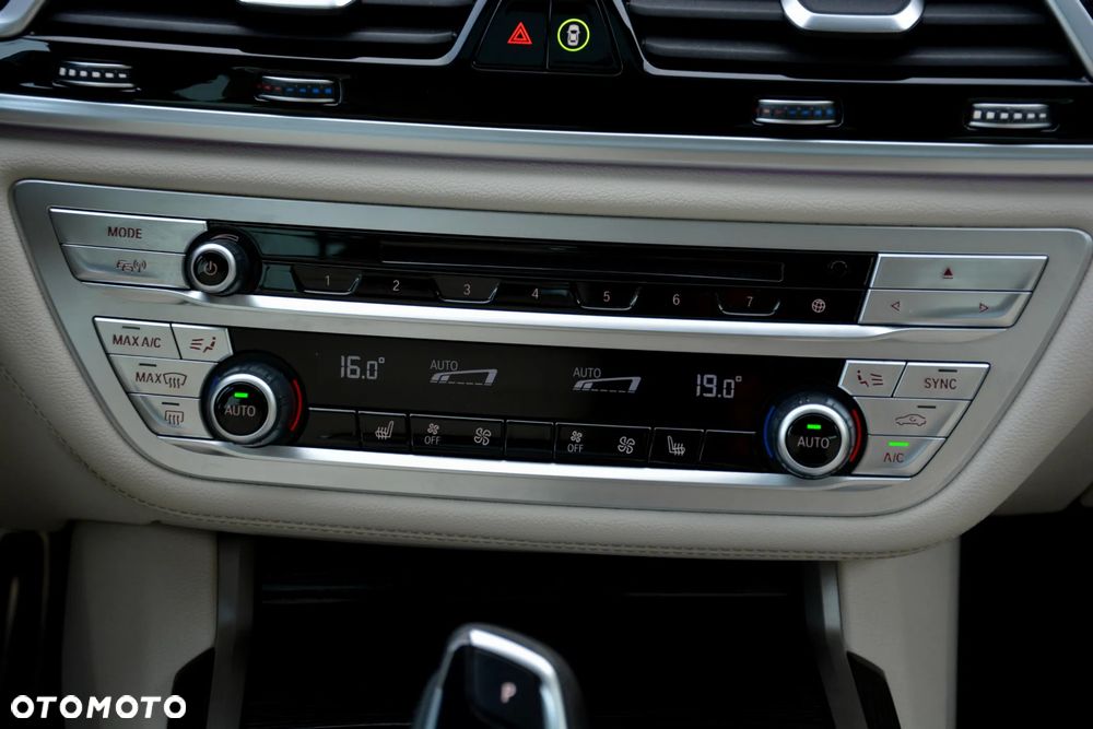 BMW Seria 7 730d xDrive mHEV sport - 33