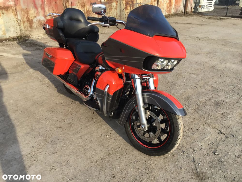Harley-Davidson Touring Road Glide - 2