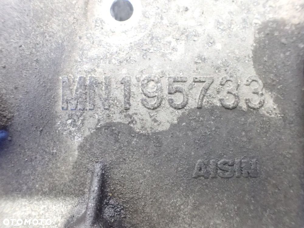 OBUDOWA ROZRZĄDU MITSUBISHI COLT VI Z30   MN195733 - 8