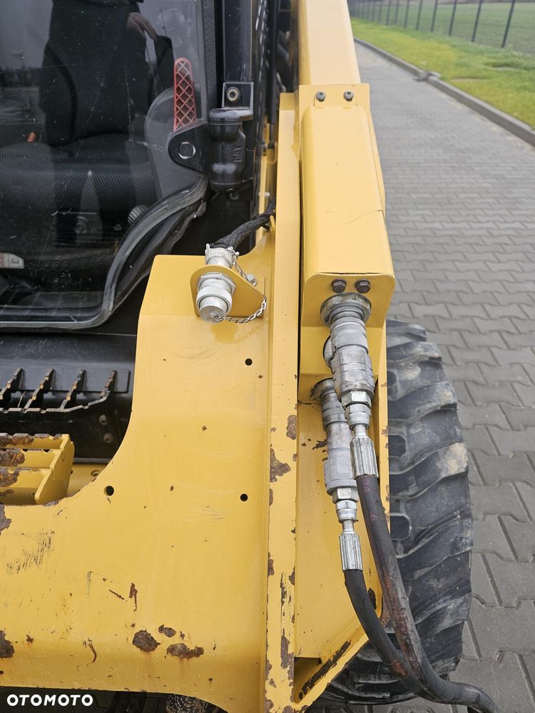 Caterpillar 262 D3 - 10