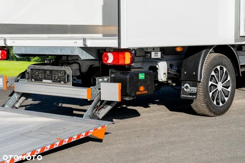 Mercedes-Benz Sprinter - 11