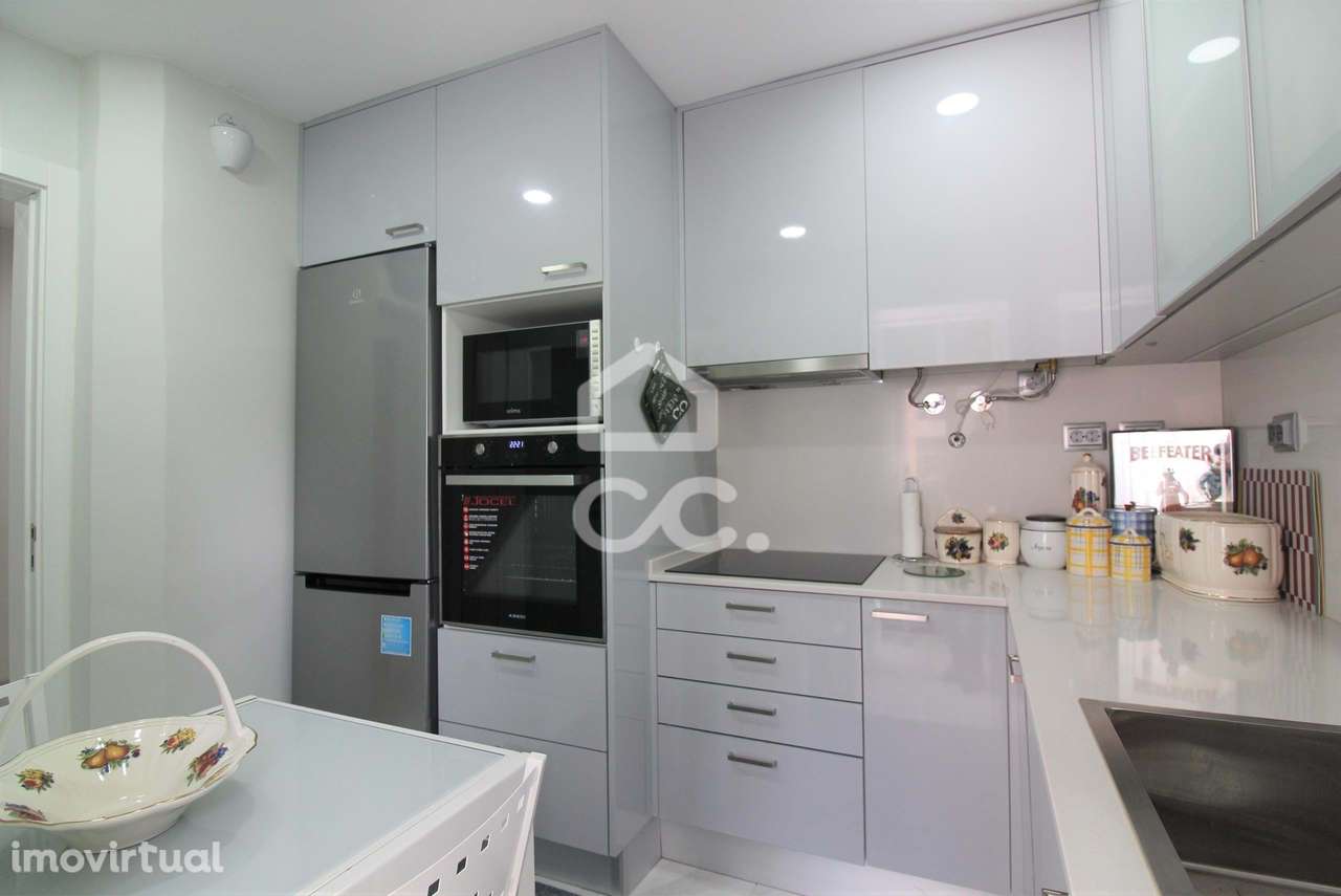 T2 com remodelação fantástica,  acesso a transportes e comércio, Cruz - Grande imagem: 2/35