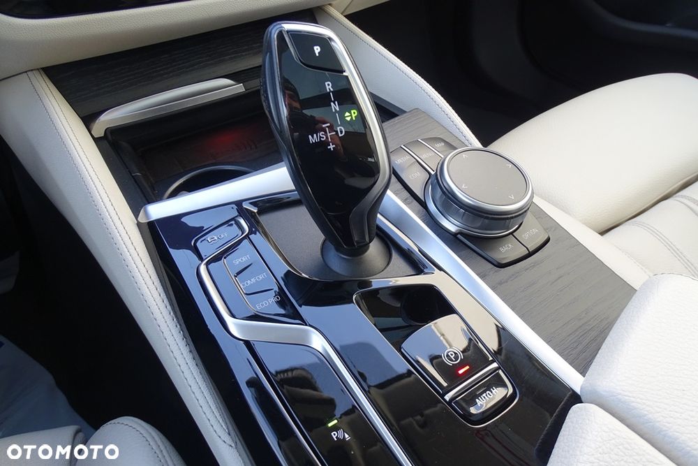 BMW Seria 5 520d Luxury Line - 38