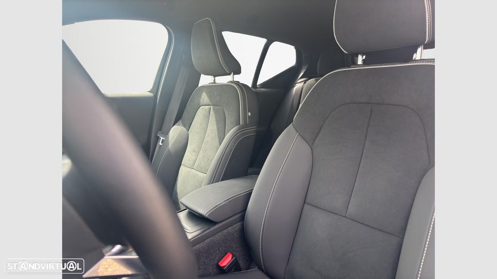 Volvo XC 40 2.0 B3 Plus Dark - 11