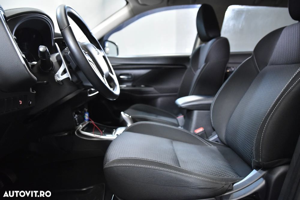 Mitsubishi Outlander - 23