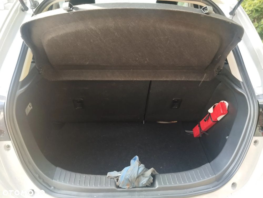 Mazda 2 - 8